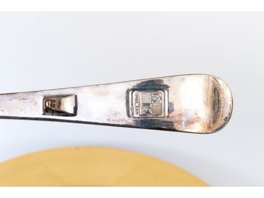 Entertaining Lot With 42 Pieces