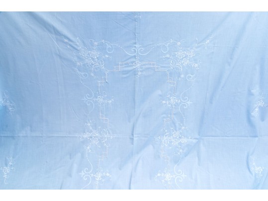 Collection Of Table Cloths, Table Runners, And Napkins