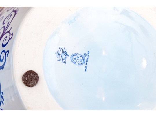 Williamsburg Restoration Dutch Delft Lidded Tobacco Jar