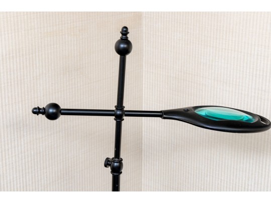 Awesome Oversized Adjustable Illuminated Magnifying Glass