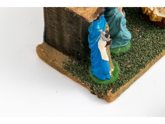 Decorative Manger Sculpture