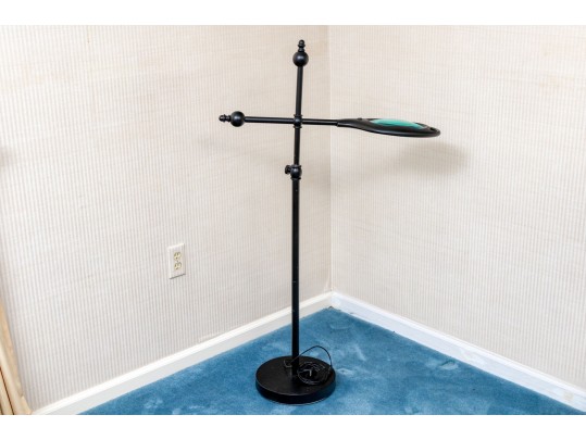 Awesome Oversized Adjustable Illuminated Magnifying Glass