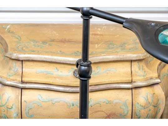 Awesome Oversized Adjustable Illuminated Magnifying Glass