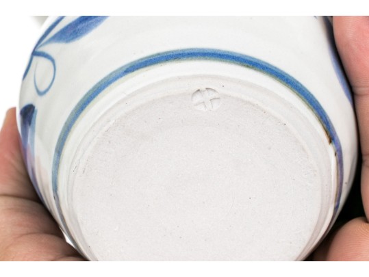 Set Of Three Simon Pearce Marked Graduated Blue And White Ceramic Pitchers