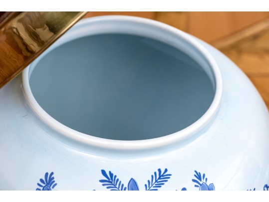 Williamsburg Restoration Dutch Delft Lidded Tobacco Jar