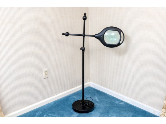 Awesome Oversized Adjustable Illuminated Magnifying Glass