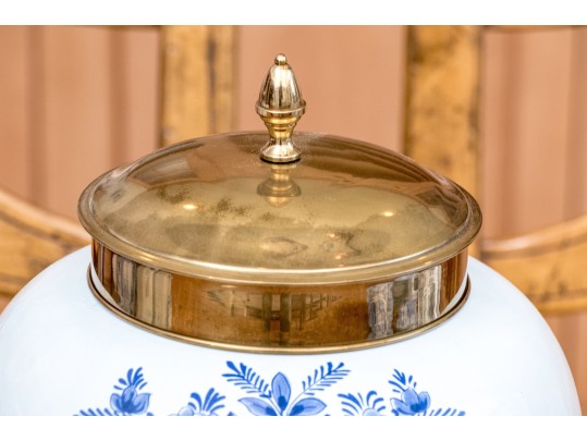 Williamsburg Restoration Dutch Delft Lidded Tobacco Jar