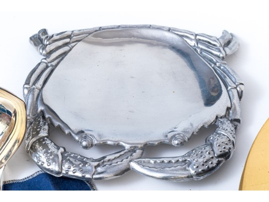 Entertaining Lot With 42 Pieces