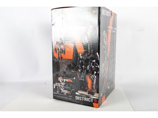 District 9 Christopher Johnson And Son Statue – Limited Edition 092/600