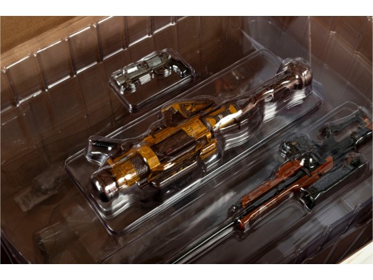 Destiny Hunter Figure By Threea – Boxed With Weapons Set