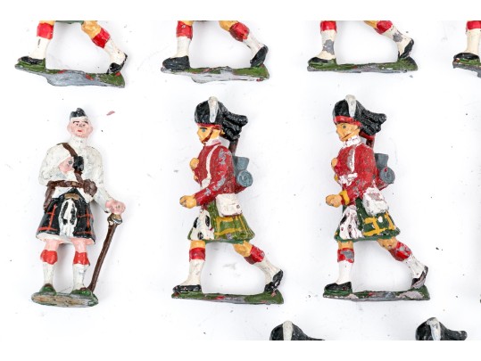 Collection Of Twenty-Five Hand-painted Lead Soldiers With Kilts