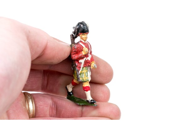 Collection Of Twenty-Five Hand-painted Lead Soldiers With Kilts