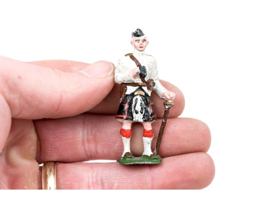 Collection Of Twenty-Five Hand-painted Lead Soldiers With Kilts