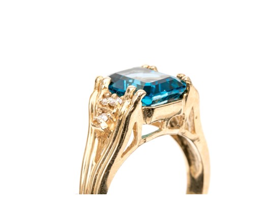 14k Yellow Gold Blue Topaz And Diamond Ring, Diamonds App. 0.06 TCW, Size 6.75