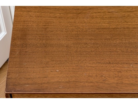 Pair Of Ramseur Furniture Co. Quality Mid-Century Modern Nightstands