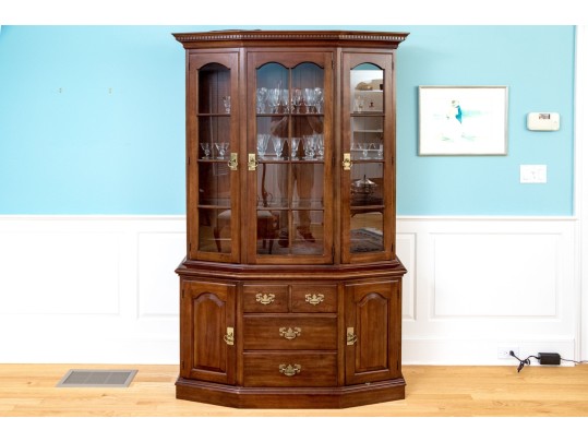Pennsylvania House Georgian Style Illuminated China Cabinet