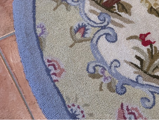 Hand-Hooked Circular Wool Rooster Motif Carpet, 3’-11” Diameter