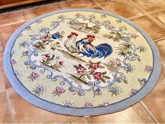 Hand-Hooked Circular Wool Rooster Motif Carpet, 3’-11” Diameter