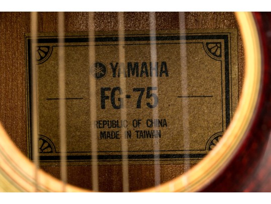 Yamaha FG-75 Acoustic Guitar