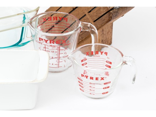 Assembled Kitchen Lot Henckels Knives, Pyrex And Corningware