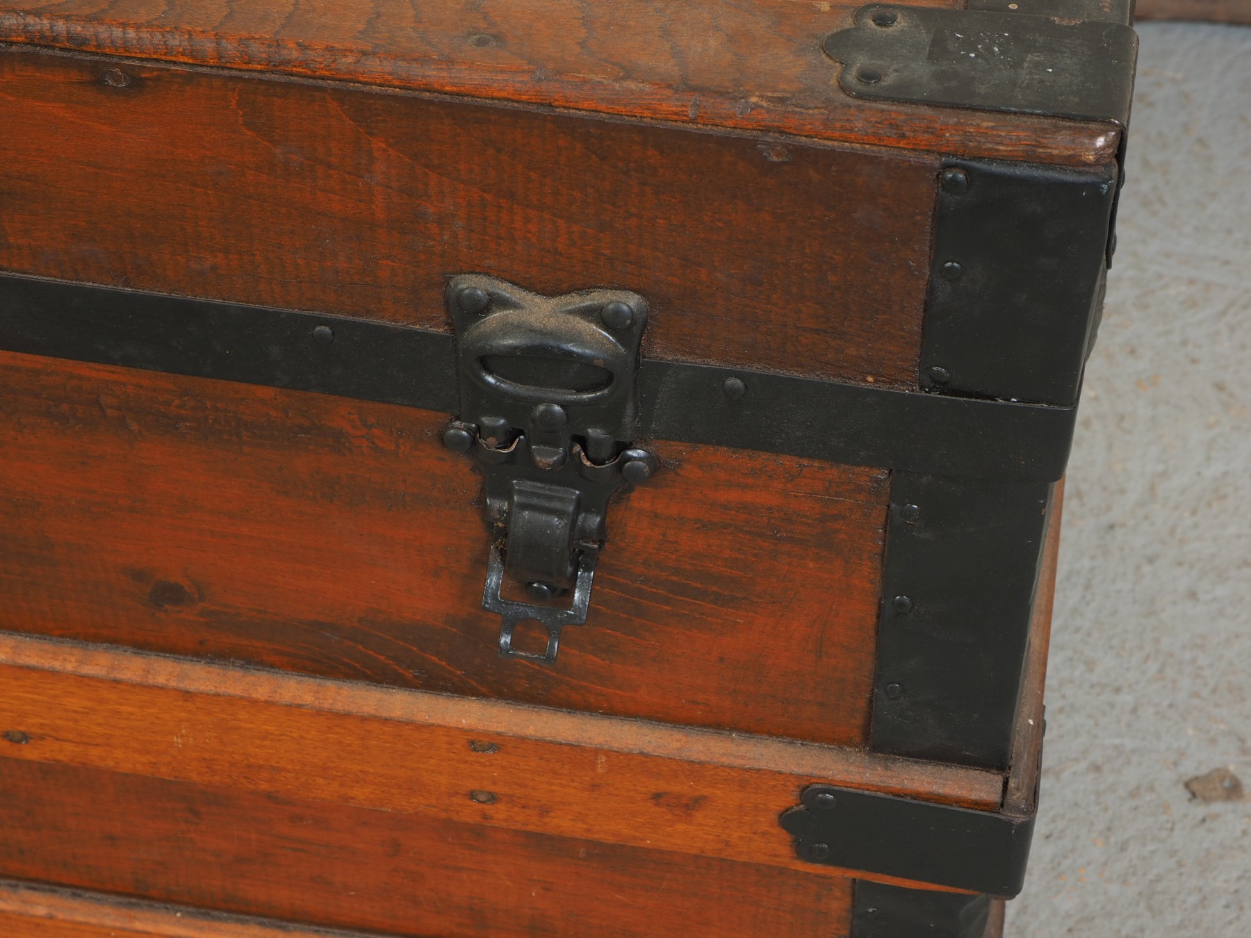 Antique Headley & Farmer New York Wood Trunk #55405 | Black Rock