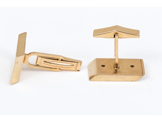 Handsome 14K Diamond And Matte Finish Leaver Back Cuff Links