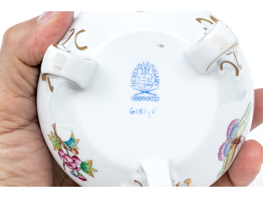 Herend Hungary Hand-Painted Porcelain Bonbonniere, Queen Victoria (VBO) Pattern