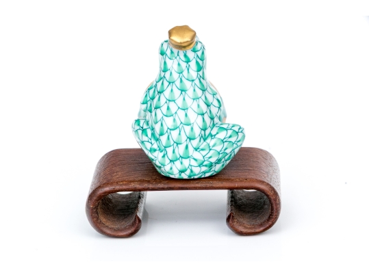 Herend Hungary Hand-Painted Porcelain Frog With Crown Figure, Green Fishnet (VH) Pattern