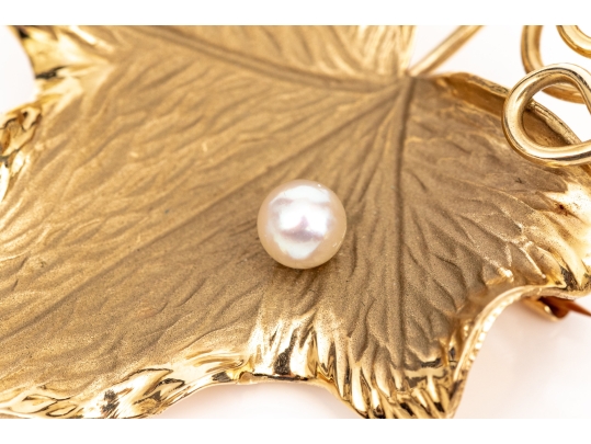 14k Yellow Gold Striking Vintage Textured Grape Leaf And Cultured Pearl Brooch