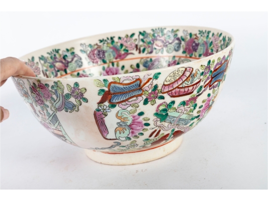 Hand-Painted Chinese Famille Rose Porcelain Bowl