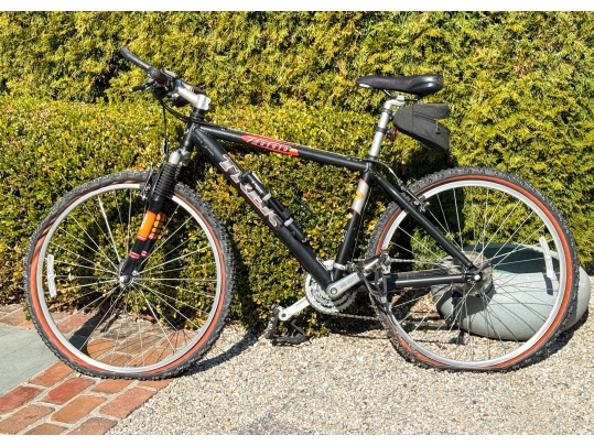Trek 7000 Mens Mountain Bicycle
