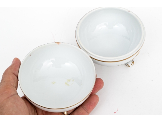 Herend Hungary Hand-Painted Porcelain Covered Bon Bon Dish, Queen Victoria (VBO) Pattern