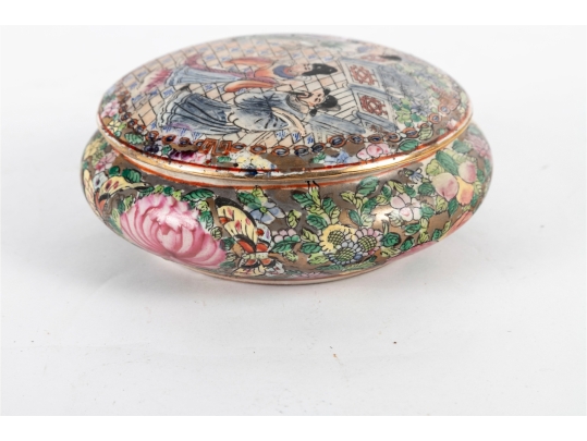 19th Century Chinese Famille Rose Covered Box