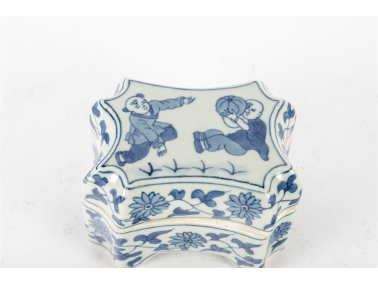 Chinese Blue And White Porcelain Covered Box