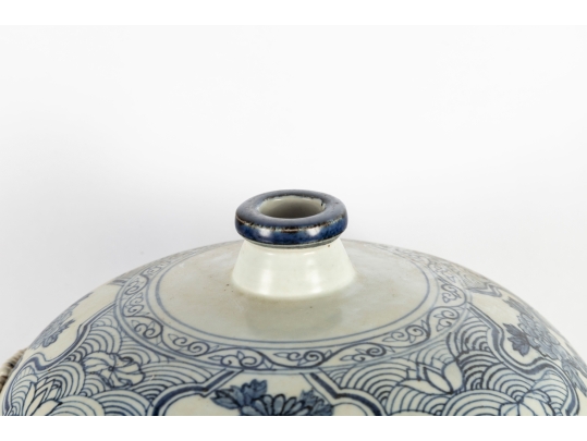 Chinese Republic Period Porcelain Vase With Applied Floral Decoration