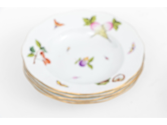 Herend Hungary Hand-Painted Porcelain Partial Dinner Service, Market Garden (FR) Pattern, 28 Pieces
