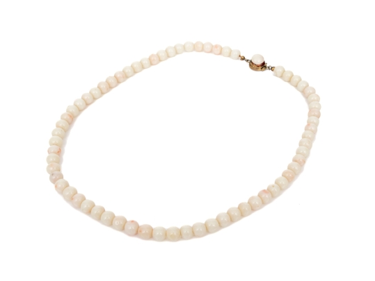 Pretty Vintage 7mm To 7.75mm Coral Bead Necklace With An 800 Silver Clasp