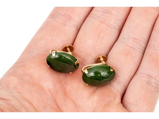 14k Yellow Gold Vintage Simple Oval Green Nephrite Jade Screwback Style Earrings