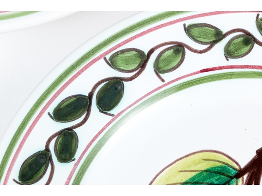 Set Of Fourteen Portuguese Hand-Painted Conimbricer Winterthur Interpretation Ceramic Plates