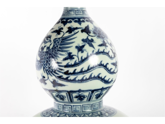 Chinese Vintage Blue And White Double Gourd Ceramic Vase