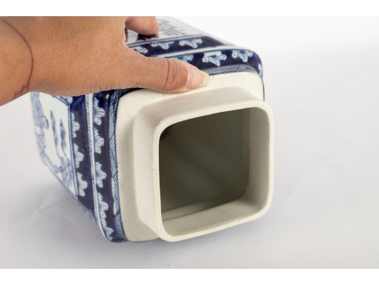 Late Qing Dynasty Blue/White Porcelain Tea Jar