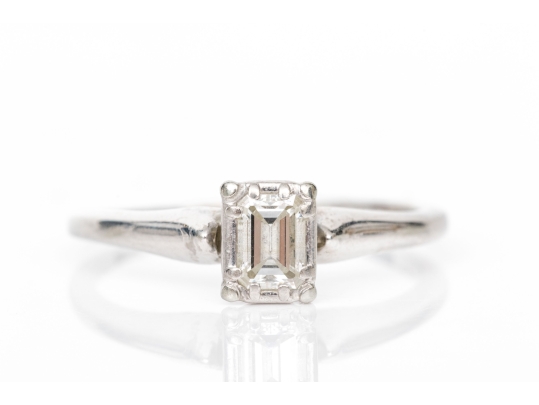 18k White Gold Simple Emerald Cut Diamond Solitaire Ring, App. 0.24 CTS, Size 6