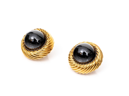 Turi 18k Yellow Gold Fabulous Retro Cabachon Black Onyx And Ribbed Border Clip On Earrings