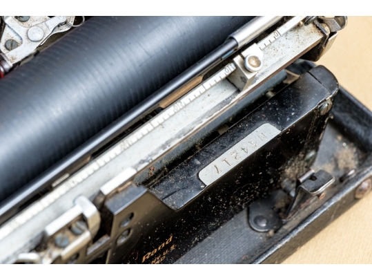 Antique Remington Noiseless Portable Typewriter With Original Case