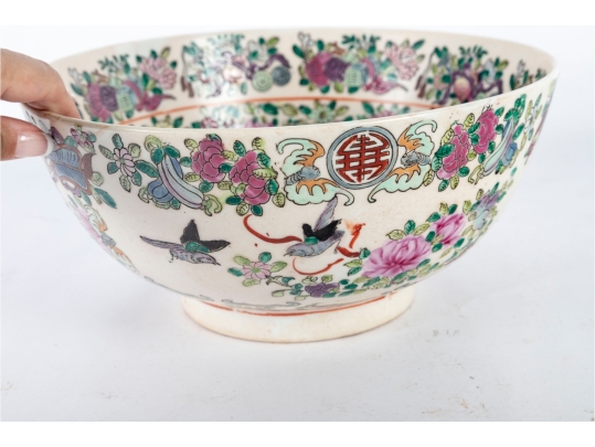Hand-Painted Chinese Famille Rose Porcelain Bowl