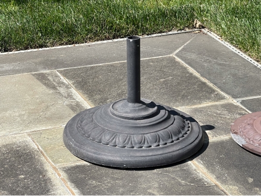 Brown Jordan Towel Rack With A Umbrella Stand
