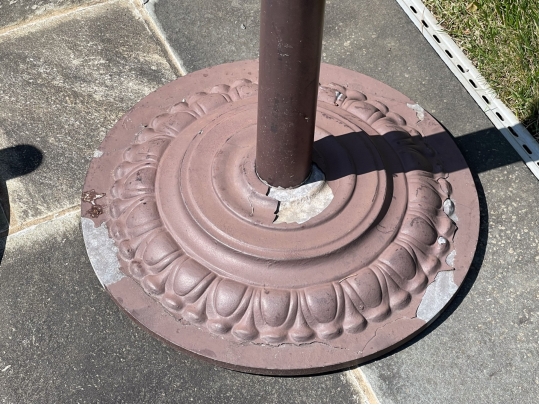 Brown Jordan Towel Rack With A Umbrella Stand