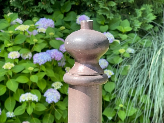 Brown Jordan Towel Rack With A Umbrella Stand