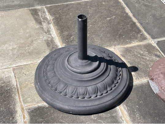 Brown Jordan Towel Rack With A Umbrella Stand