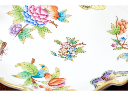 Herend Hungary Hand-Painted Porcelain Leaf-Form Dish, Queen Victoria (VBO) Pattern